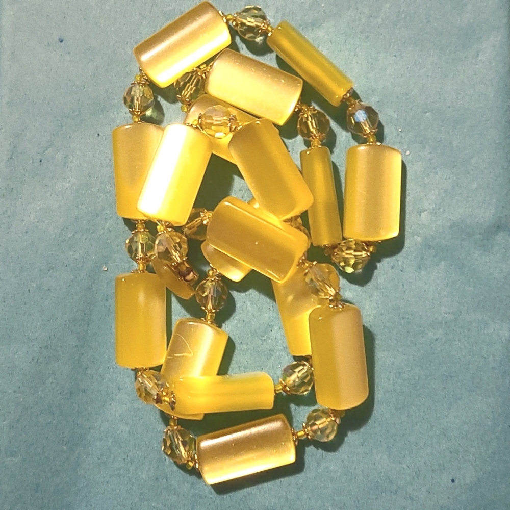 Vintage yellow beaded necklace